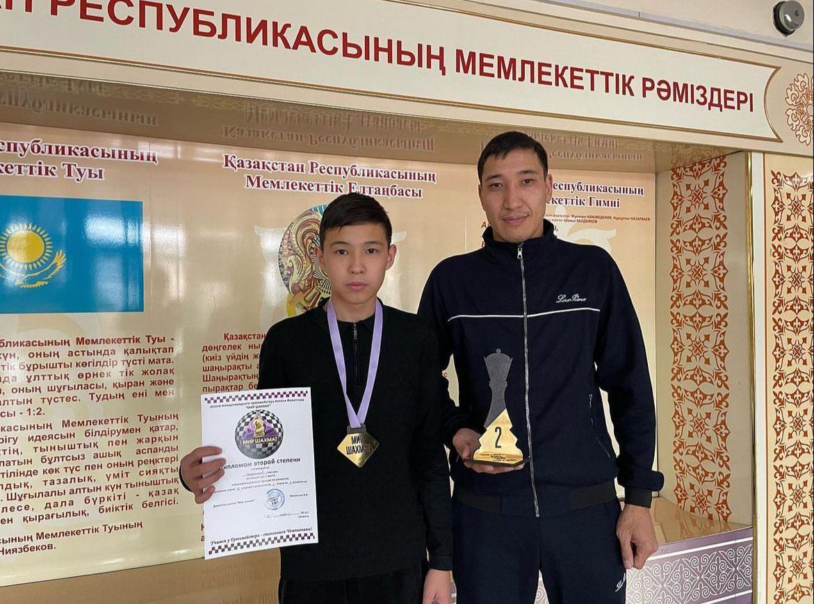 "Шахмат әлемі" атты қалалық шахматтан  өткен турнирде Шарипханов Жансейіт 2 орын иеленді.