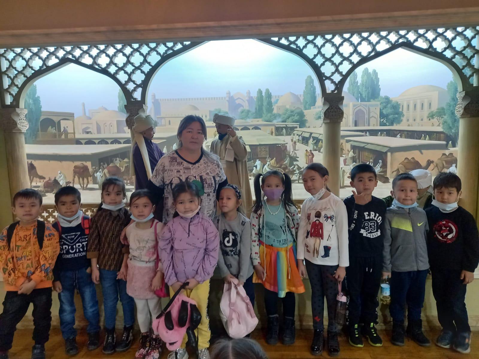 1 "Ғ" сынып оқушылары. Орталық музейде.