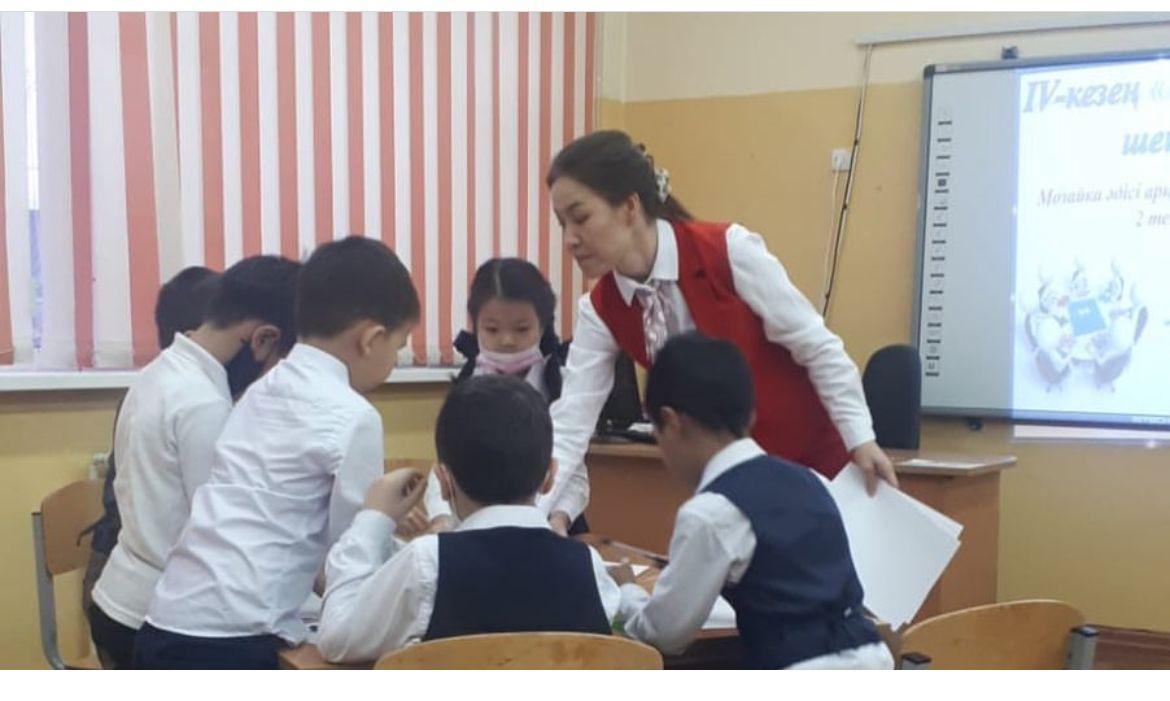 2 сыныптар  арасында  "Ұшқыр ой"  сайысы.