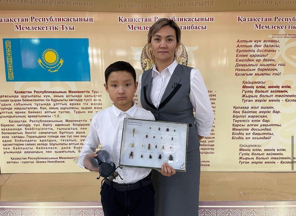 4 "И" сынып оқушысы Жанысбек Нұрсалих "Шыбын төбеден неге құлап кетпейді?" атты тақырыпта қалалық "Зерде" ғылыми жобасынан  1 орын иеленді.