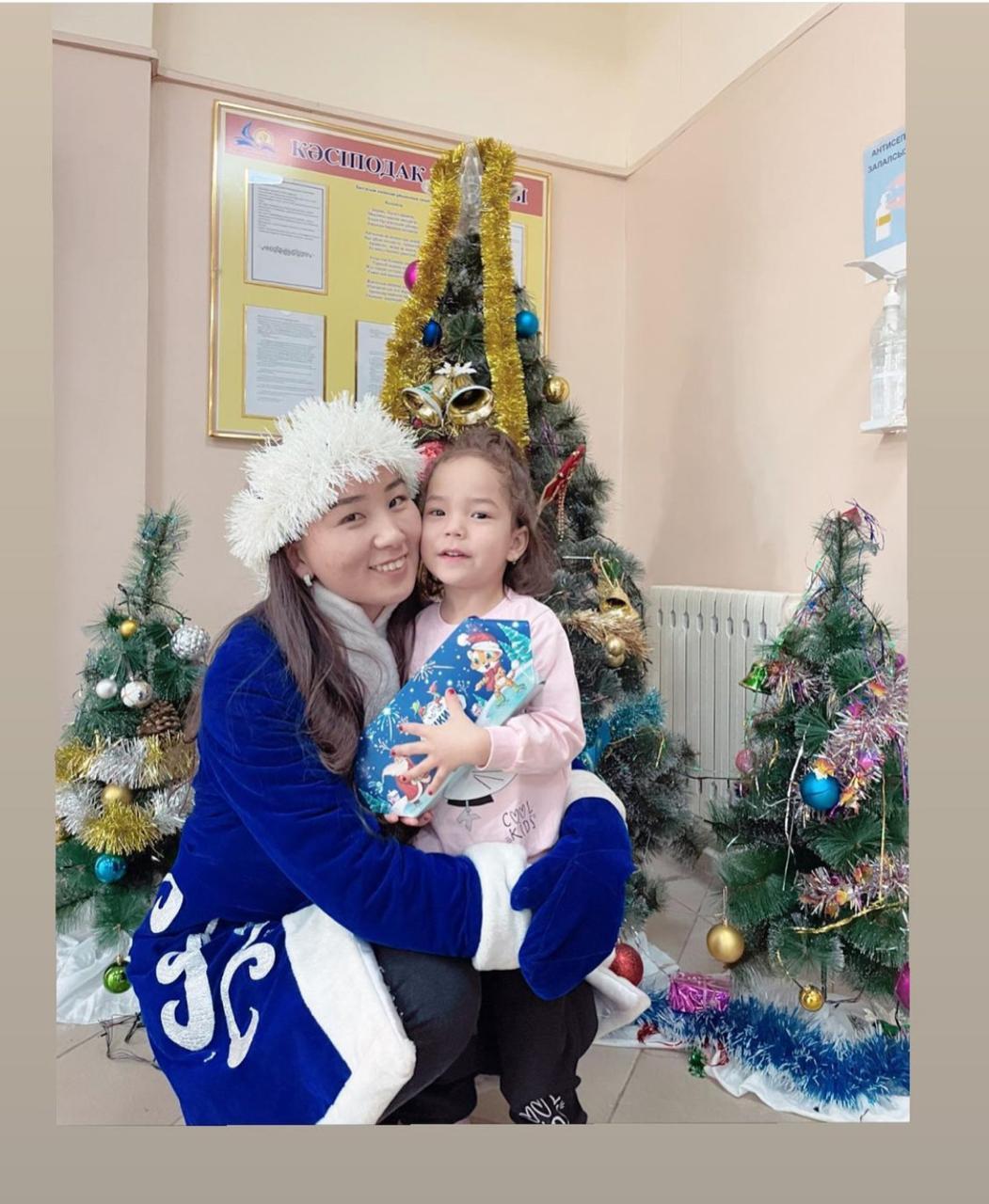 Нұр Отан Партиясының  мектебіміздегі  көп балалы ұстаздардың  балаларына арналған сый-сияпаты.